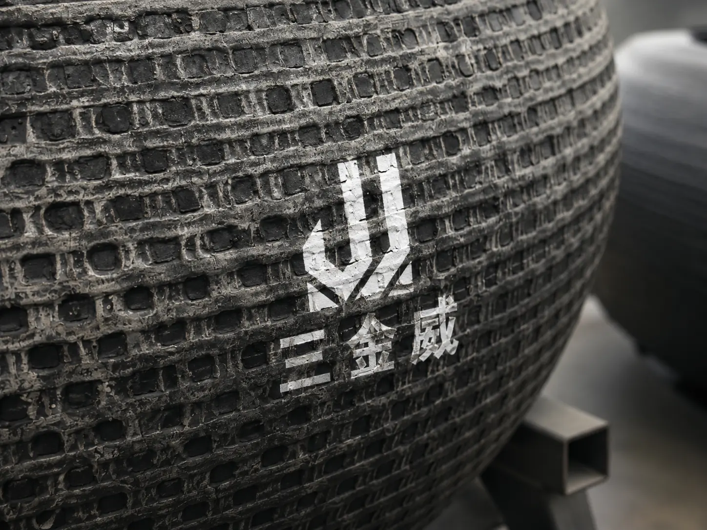 合金柱钉辊表面特写